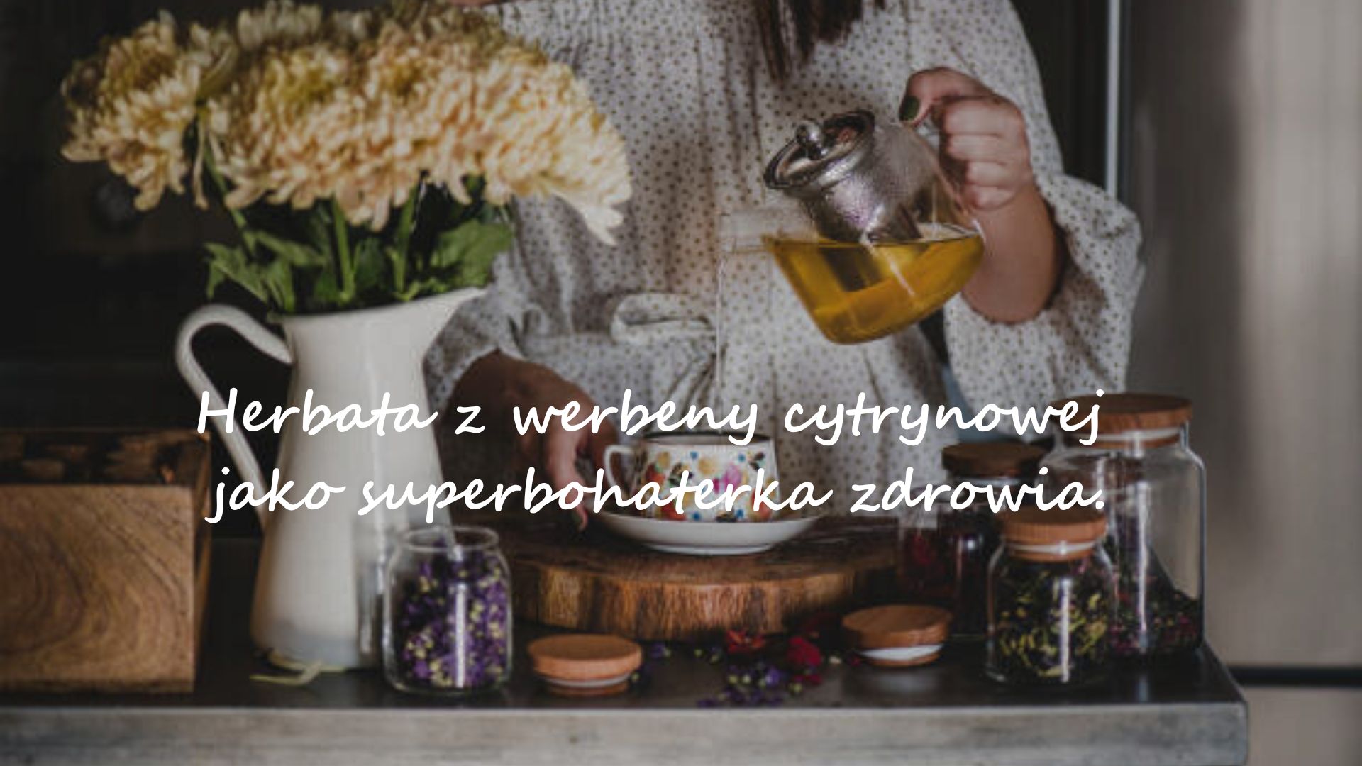 Herbata z werbeny cytrynowej jako superbohaterka zdrowia.